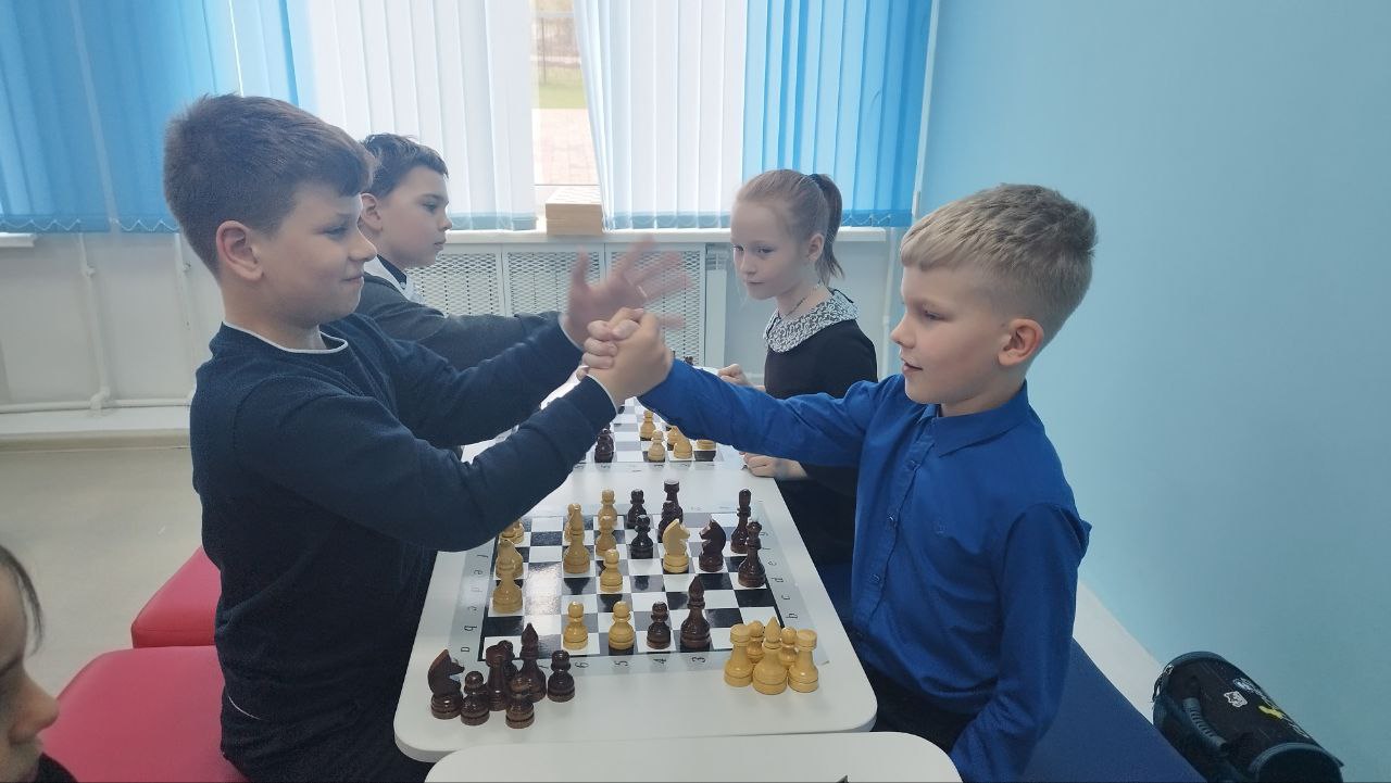 Шахматный турнир среди учащихся начальных классов..