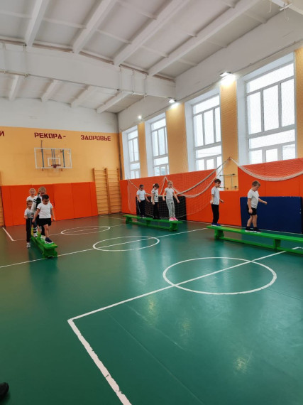 Весёлые старты ( 1-4 классы).