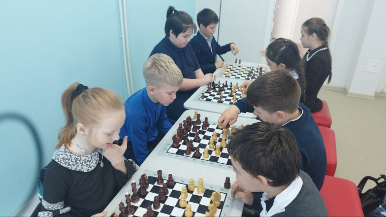 Шахматный турнир среди учащихся начальных классов..